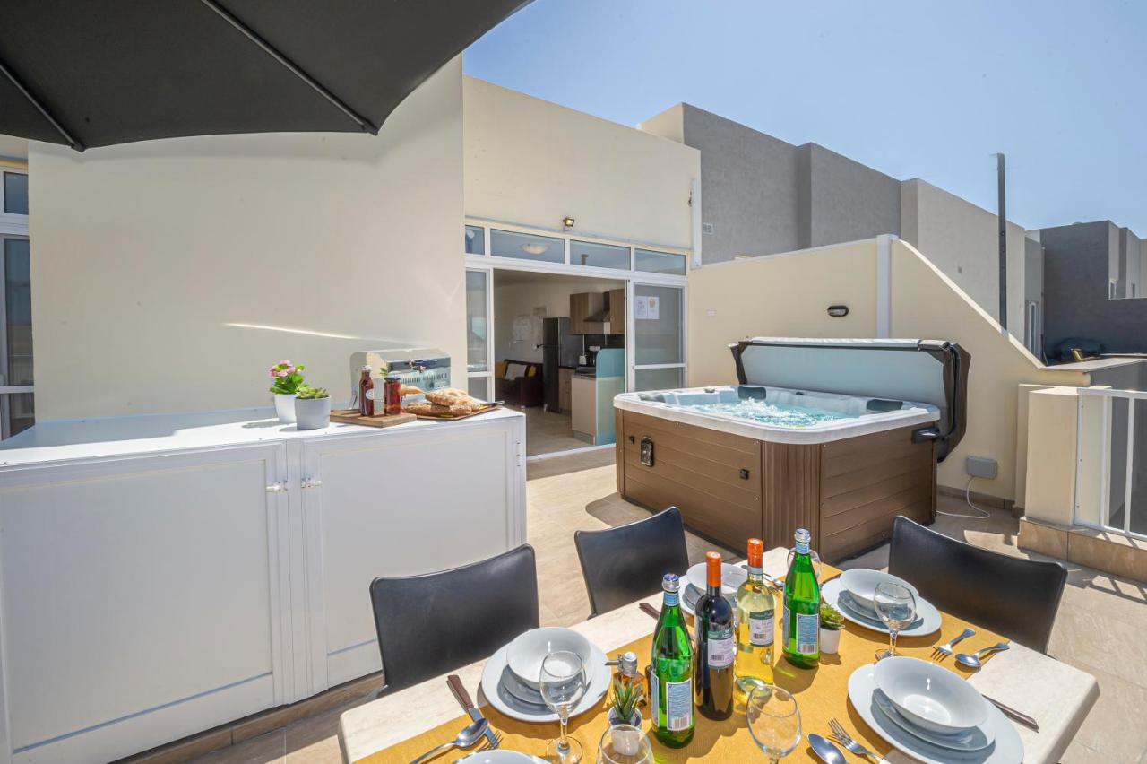 Summer Breeze Penthouse With Private Hot Tub & Terrace With Panoramic Views, By Getawaysmalta Mellieħa Dış mekan fotoğraf