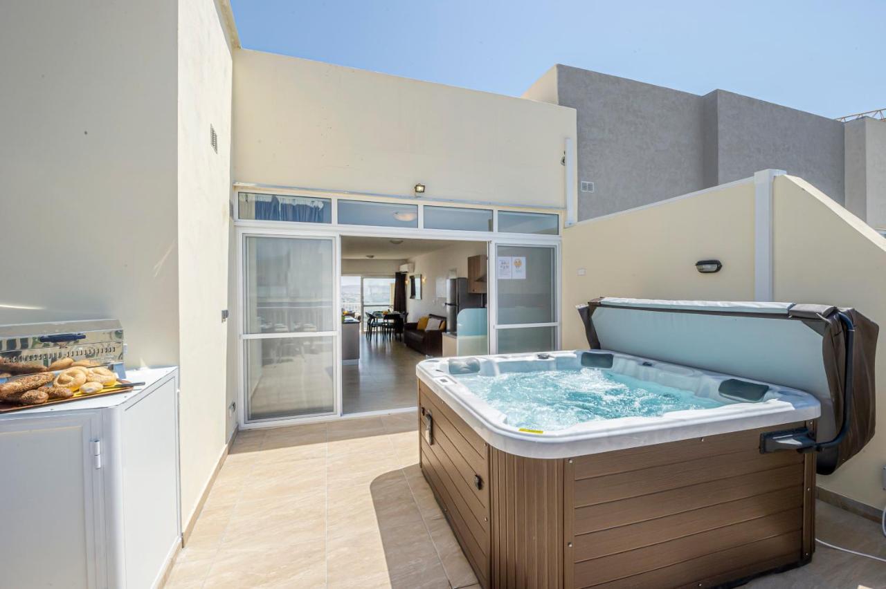 Summer Breeze Penthouse With Private Hot Tub & Terrace With Panoramic Views, By Getawaysmalta Mellieħa Dış mekan fotoğraf
